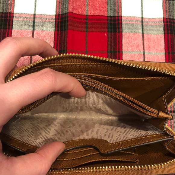 Women’s brown Michael Kors wristlet / wallet. - Picture 6 of 14